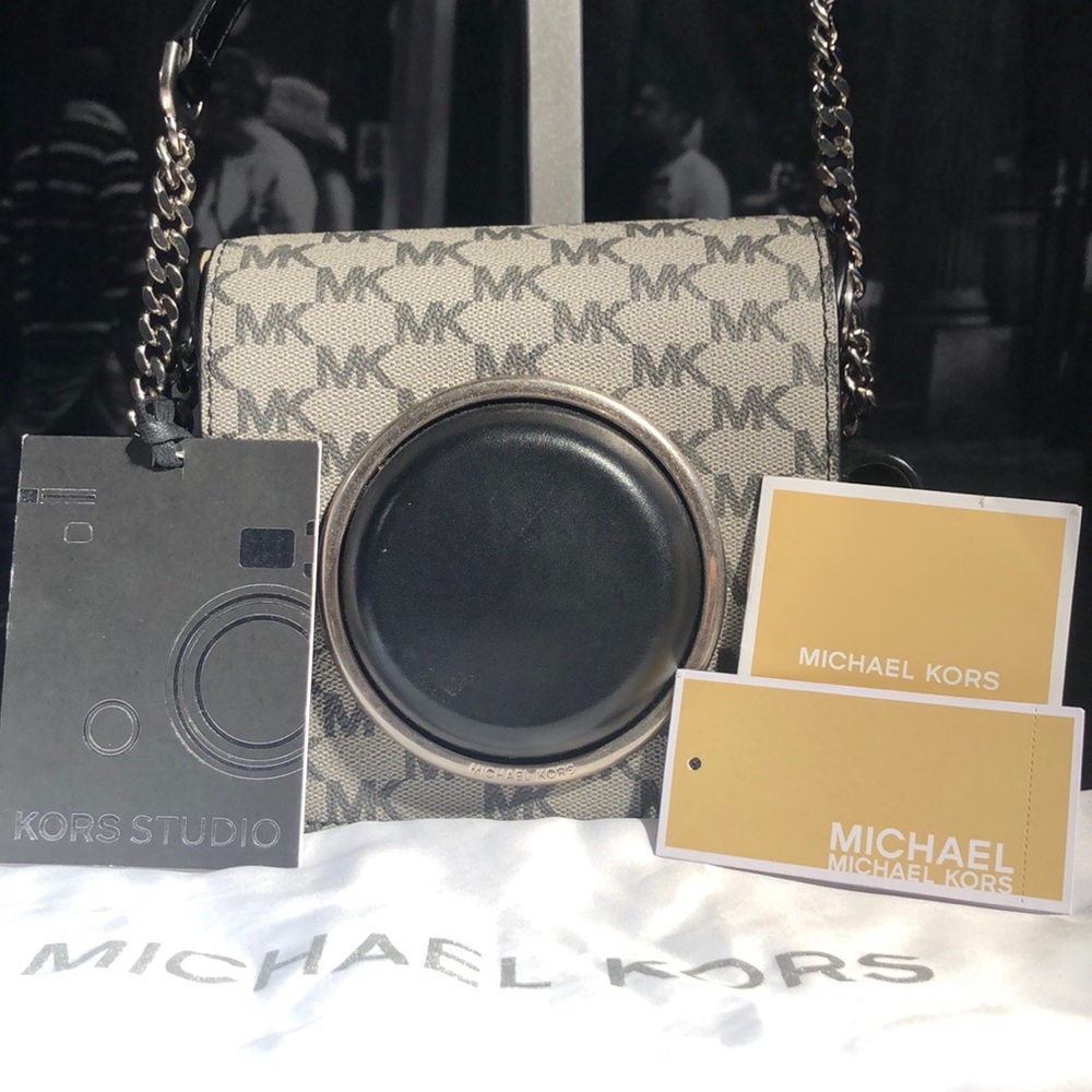 MichaelKors/Scout Collection/MD Moulded Camera Bag